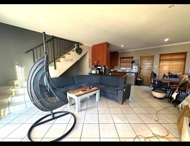 3 BEDROOM TOWNHOUSE FOR SALE IN ANNLIN